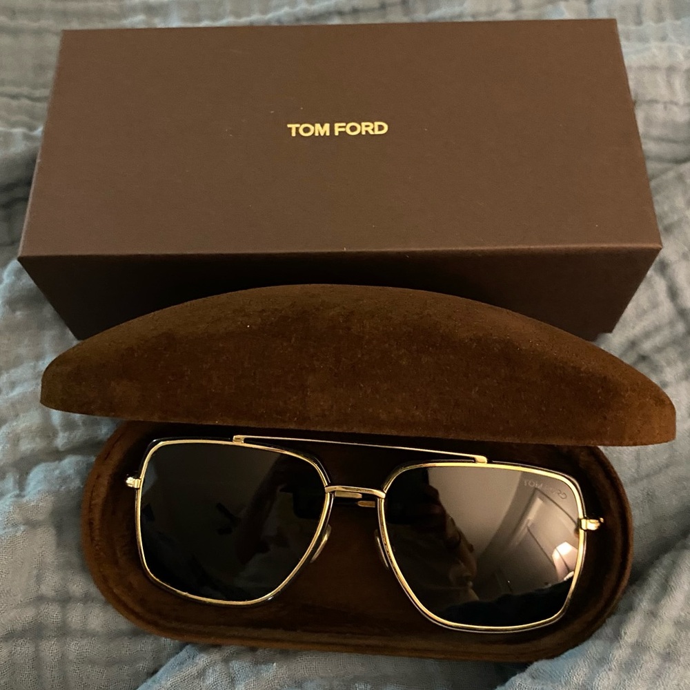 Tom Ford Men’s black and gold Sunglasses Lionel TF750 unpolar